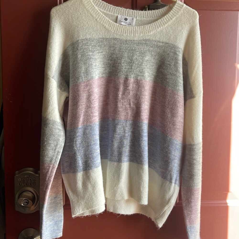 Light weight sweater